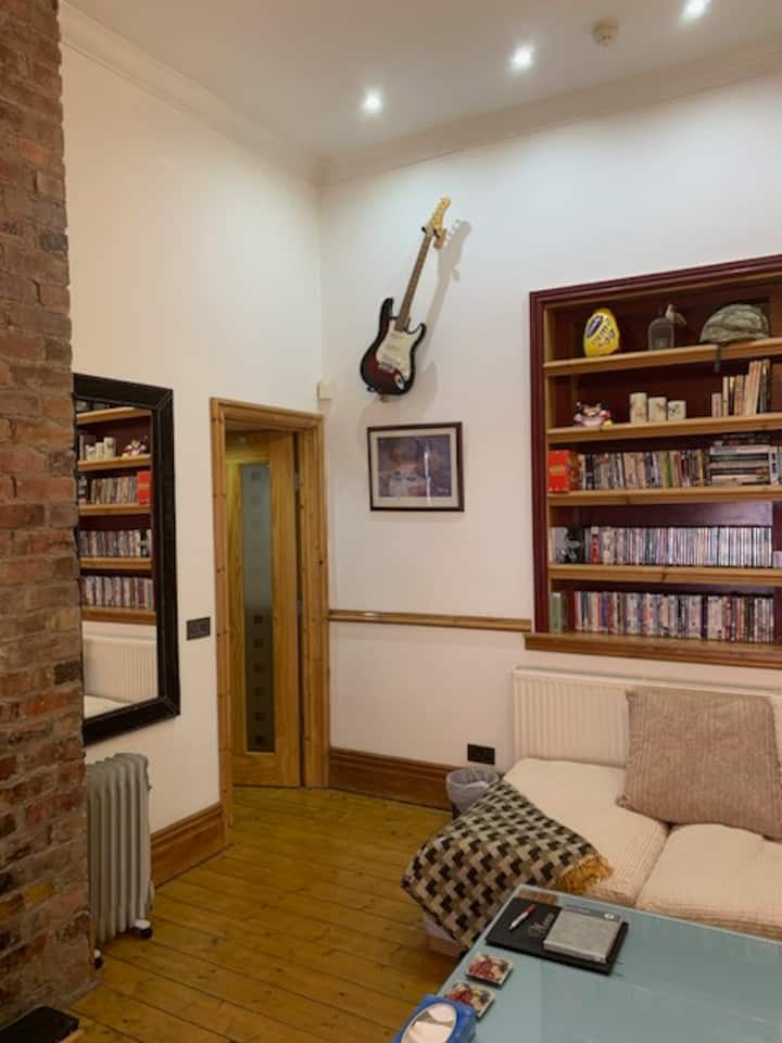 Free Dog Stay, Gavin N Stacey - Sleeps 2 + Child - Barry