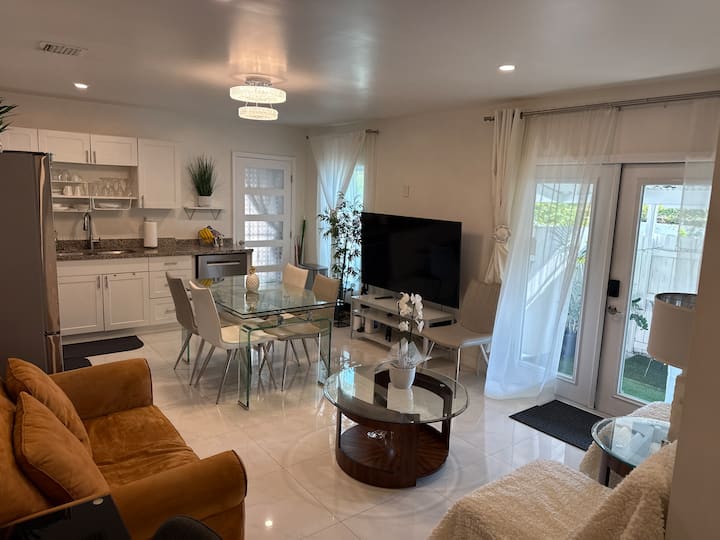 Beautiful 2bed 2 Baths Coral Gables Downtown - Coral Gables, FL