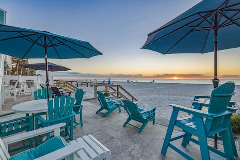 High-end Beach heaven, Sleeps 10, 3 private decks