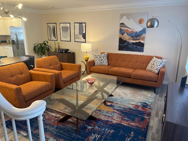 Mid-century Modern Old Town Portsmouth 3bd/2.5 Bth - Chesapeake, VA