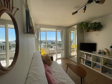 Popular Airbnb listing: Top floor sea view studio + Parking + Wi-Fi in Mauguio