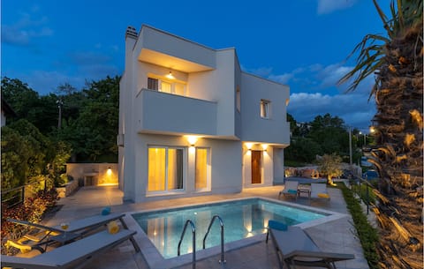 Awesome home in Kraljevica