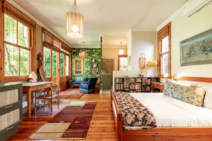 The Escapade gallery image 4