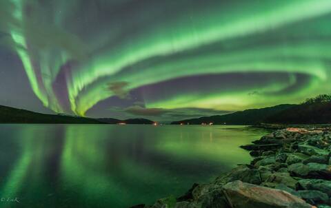 The perfect place for Aurora. Outdoor sauna/tub.