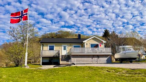 Familyfriendly-modern, in the fishingtown Stamsund