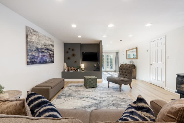 Stylish Guest House On A Beautiful Estate - Gilroy, CA