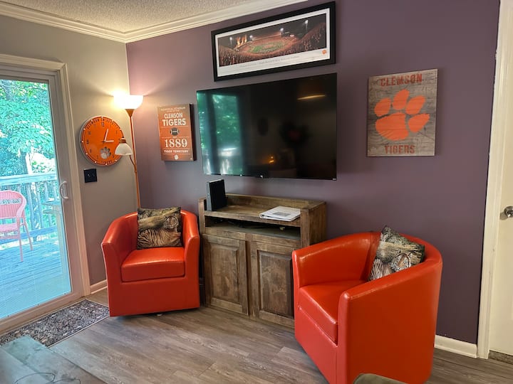 Clemson Cedarwood Condo With A Deck - clemson university, Clemson