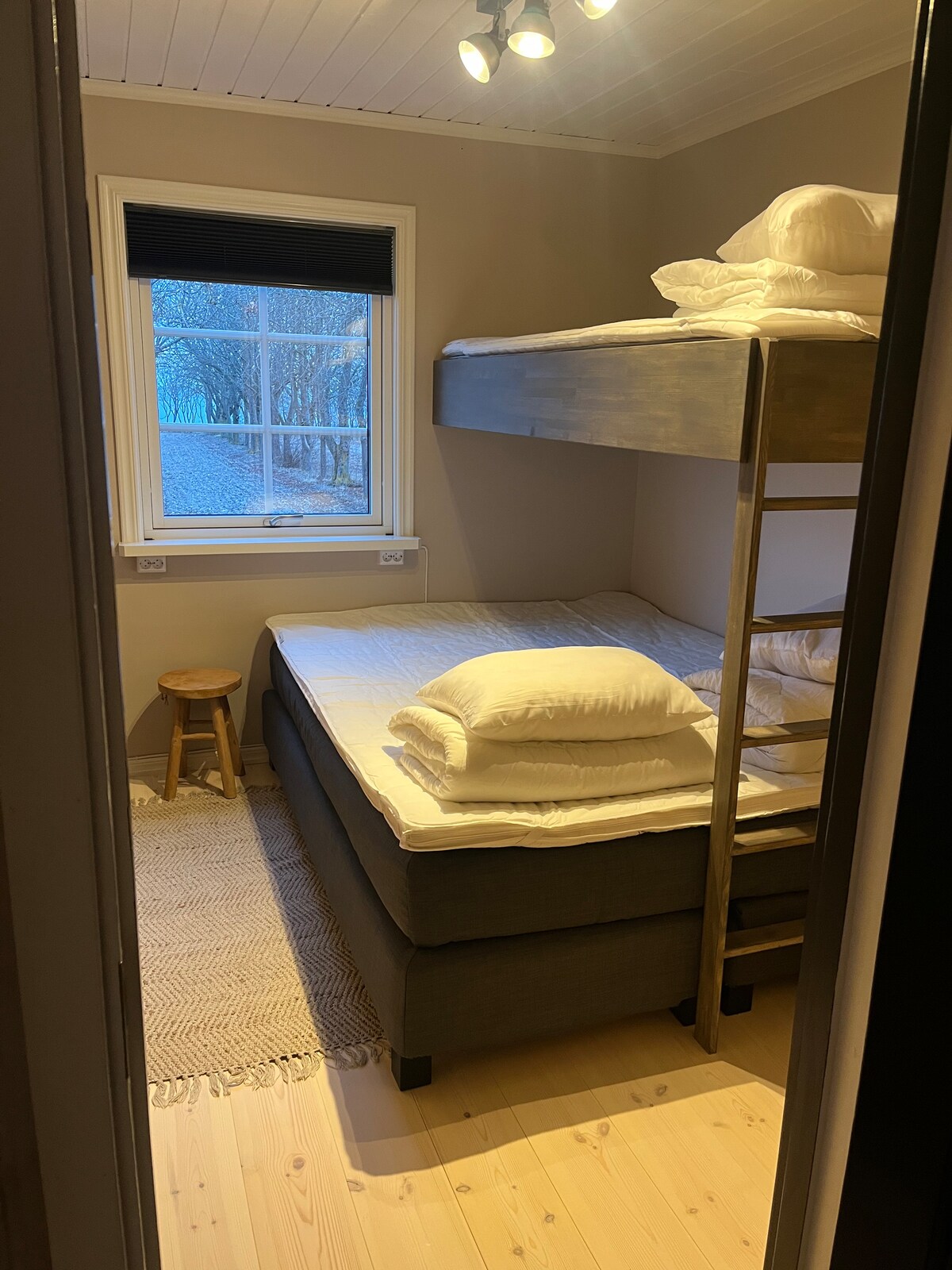 3号卧室配有一张160厘米的床和一张90厘米的床。 