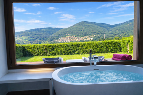 Jacuzzi with a view – Natural relaxation in Vigo Rural, Mos