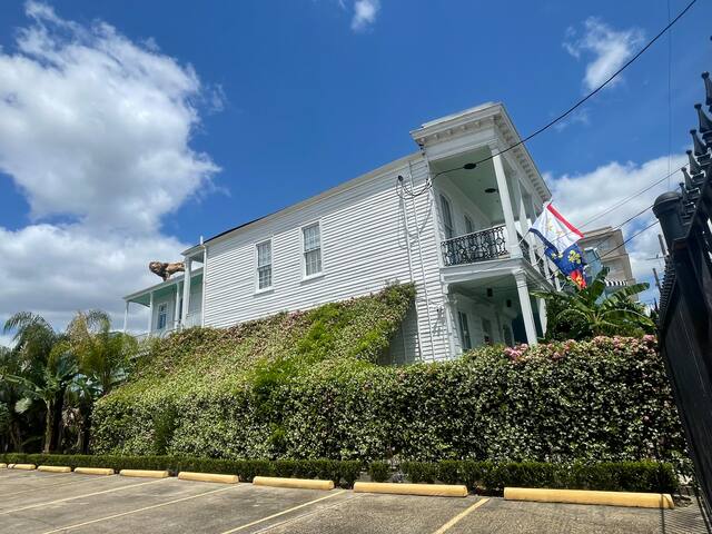 Historic 5 BR Home In Lower Garden, Close to DT gallery image 3