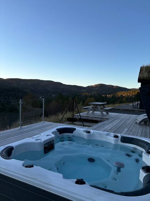 Great new family cabin in a fantastic location.