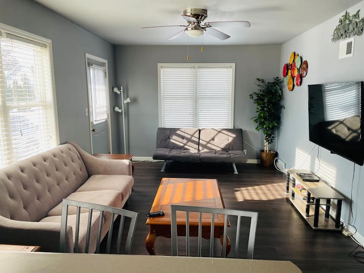 Beautiful Small 2br House For Rental, Close To Eaa - Oshkosh, WI