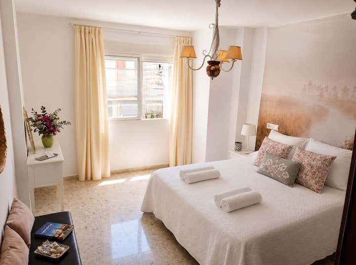 3 Hab · Terraza Privada · 10 Min Del Centro Málaga - Málaga