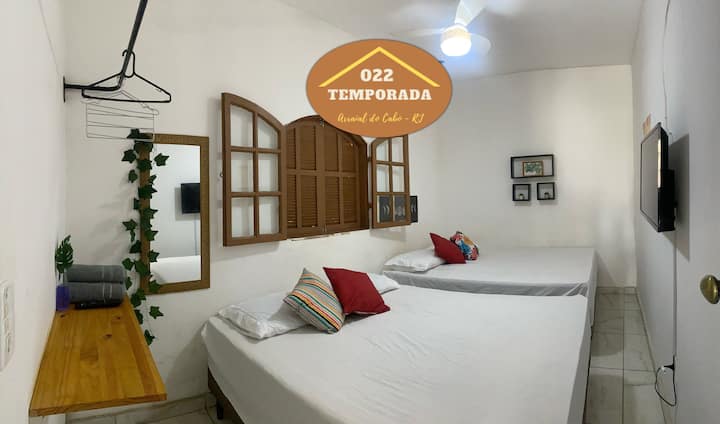 Utilisez le lit à sommier tapissier avec ressorts ensachés pour favoriser le repos après la plage ! Regardez Netflix et les chaînes traditionnelles sans vous soucier de la connexion. Wifi haut débit gratuit et illimité ! 