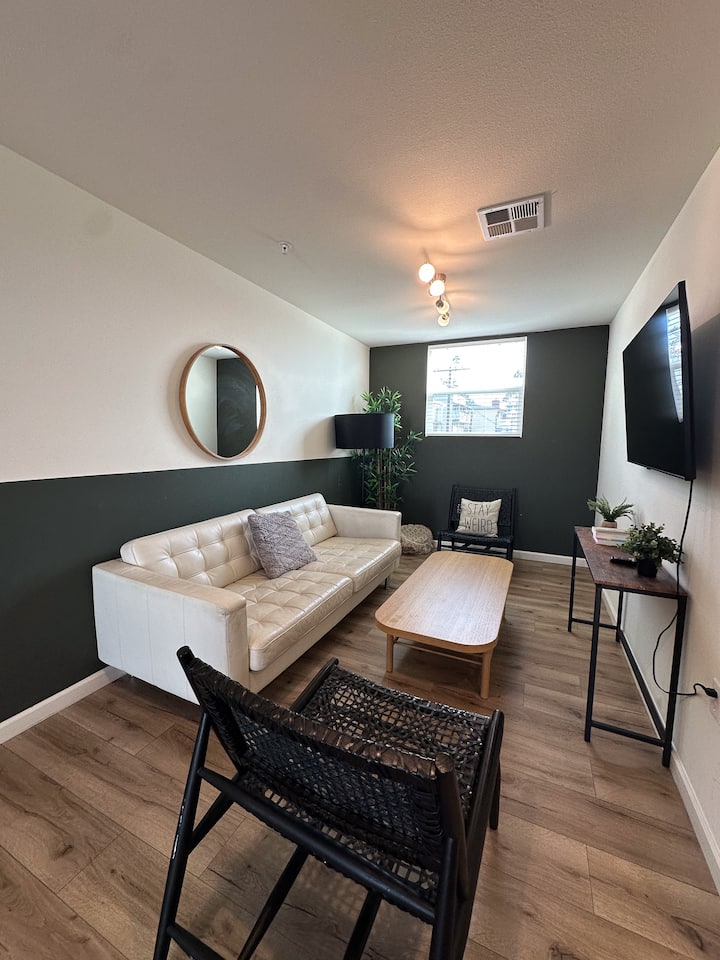 Forever 97 - Hip West Adams W/ Parking + Laundry - Los Angeles, CA