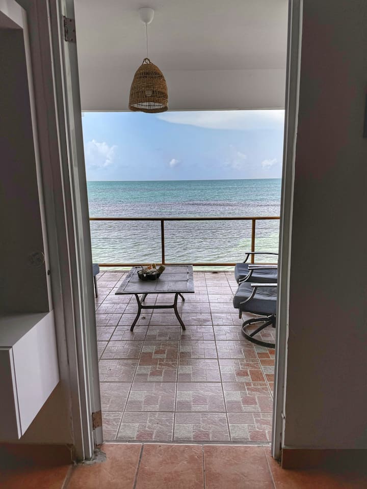 Casimar Oceanfront: Where Every Wave Welcomes You - Peñuelas