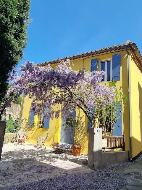 La Maison Bleue, a cozy riverside nest