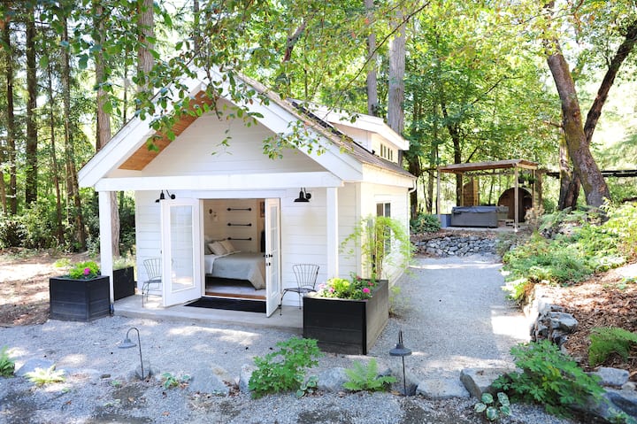 Wild Handful Farm Guesthouse - Gig Harbor, WA