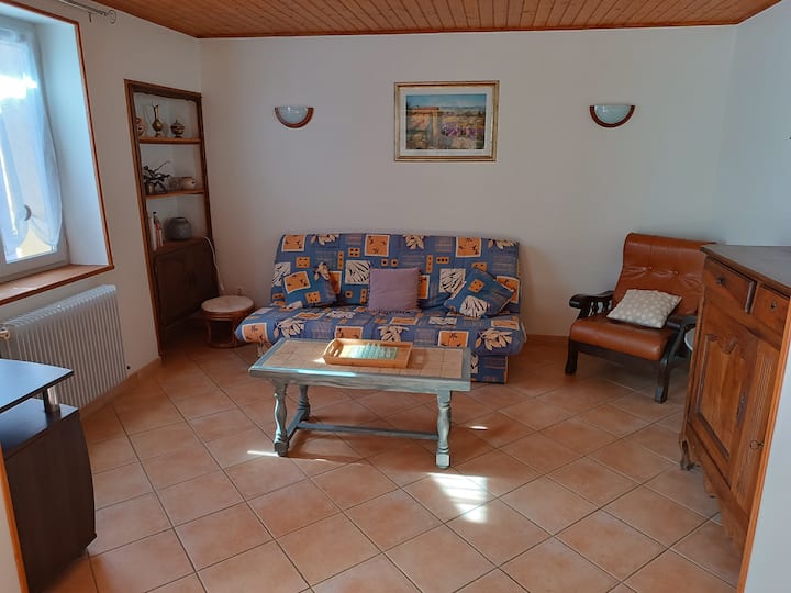 Maison Entière En Bordure De Village Tranquille. - Charente