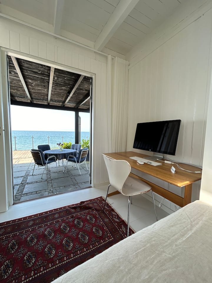 Chumba cha kulala kilicho na kitanda cha mtu mmoja, ufikiaji wa chumba hiki ni kupitia chumba cha watu wawili au kupitia mtaro, angalia mpangilio wa sakafu:) 