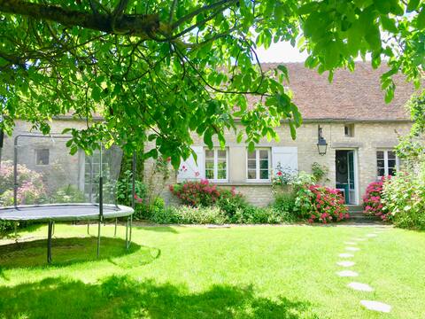 Large cottage in the countryside, sleeps 15, South Fontainebleau