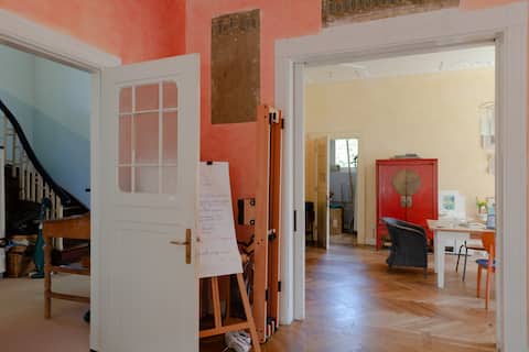 Popular Airbnb listing: Romantic Art Nouveau apartment garden in Rahlstedt