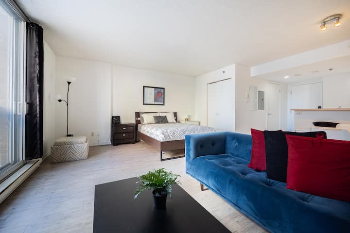 Modern Studio | Stylish | Steps To Metro - Montreal