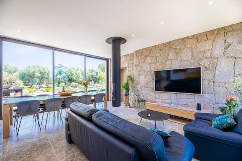 Popular Airbnb listing: Le Petit Pinarello Villa 5* Pool & Jacuzzi® Spa in Zonza