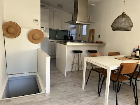 Successful Airbnb property: Beach house 24BEACHVIBES sea view in De Noord