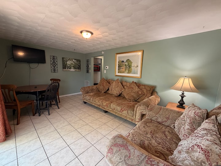 605 #3 Downtown Apartment - 4 Min Walk To Beach! - Ocean City, MD