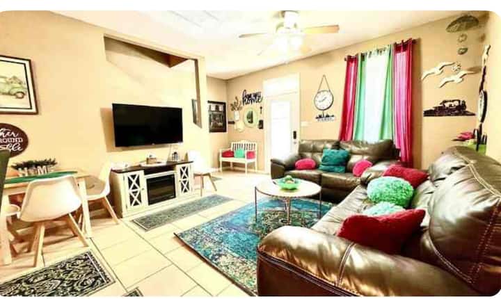Ocean Breeze Vacation Townhouse - Gulfport, MS