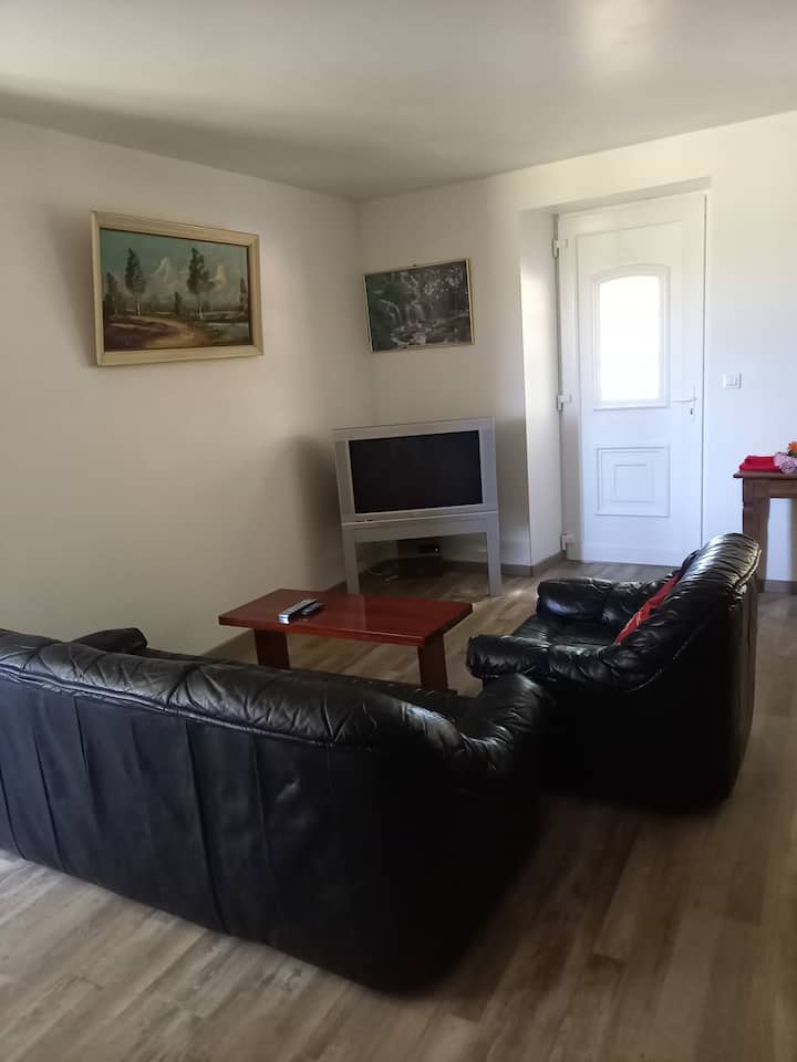 Maison De Campagne Avec Piscine Pour 5 Personnes - Lot