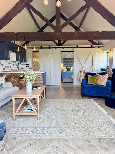 The Old Tractor Shed Luxury Private Hot Tub & View