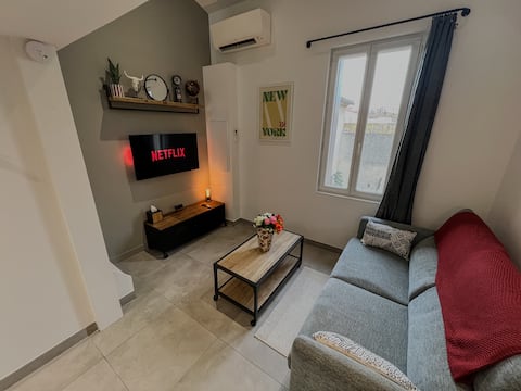 Top performing Airbnb: Factory Duplex Aigues-Mortes. Modern & warm in Aigues Mortes