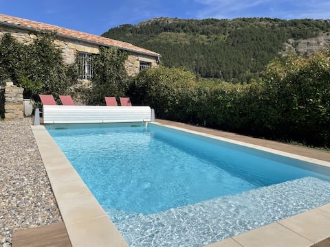 Ardéchoise character house with pool 6-8 people