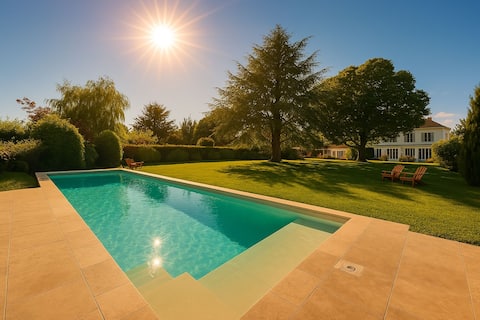 Villa Estrella – The Demoiselles in Versailles