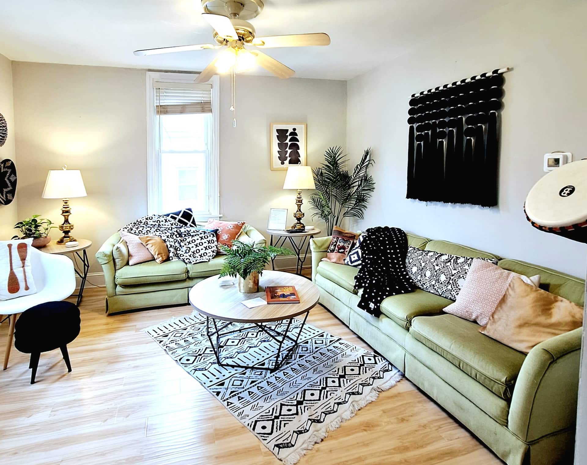 Entire home 15 min walk downtown w/ driveway