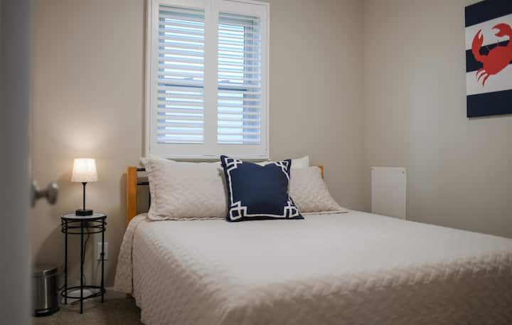 Comfortable Queen bedroom!