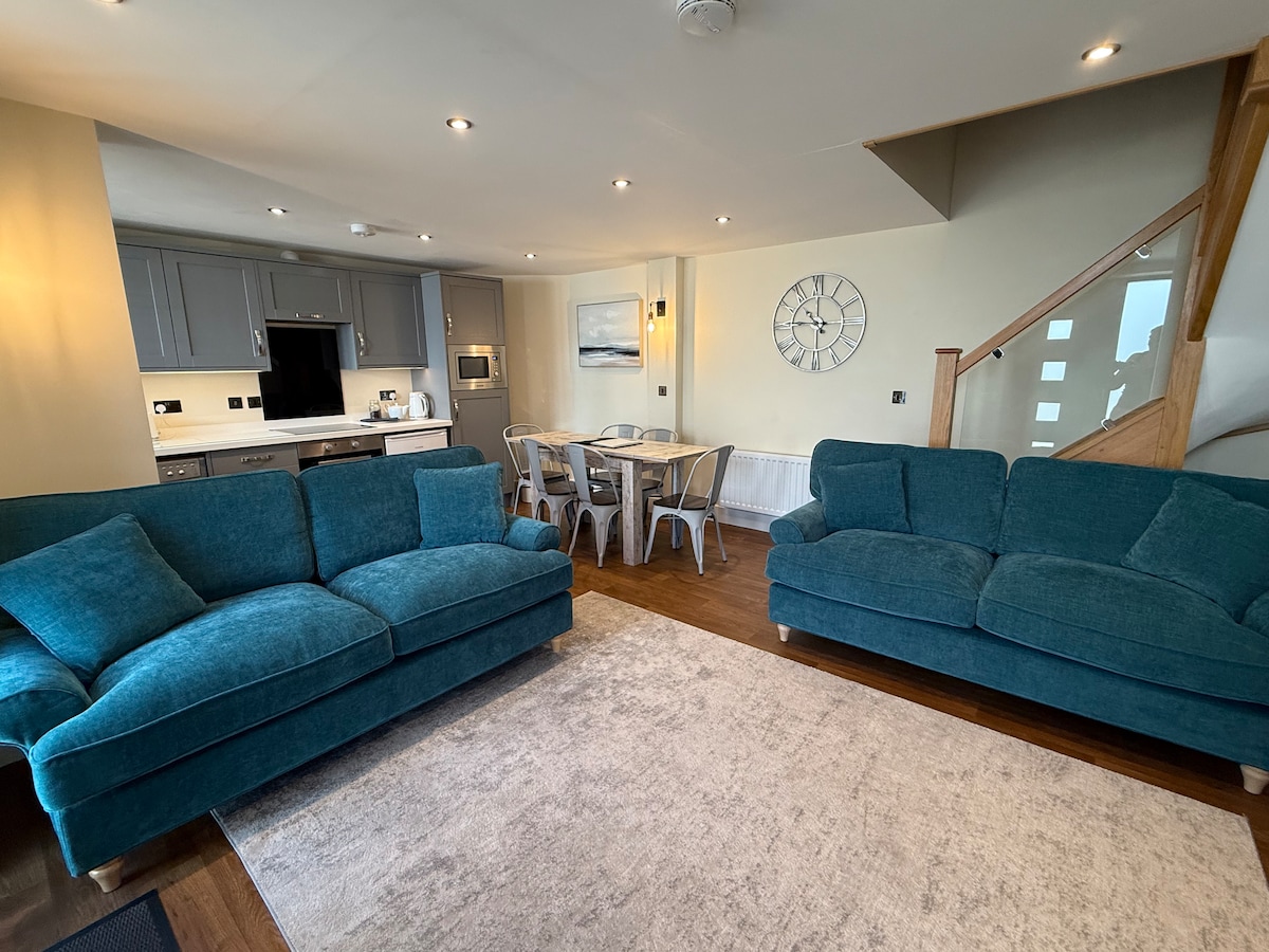 Popular Airbnb listing: The Coach House at The Grange in Newby And Scalby