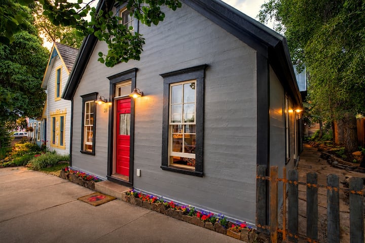 Historic Elk 3 Master Suites, Hot Tub, Walk To All - Crested Butte, CO