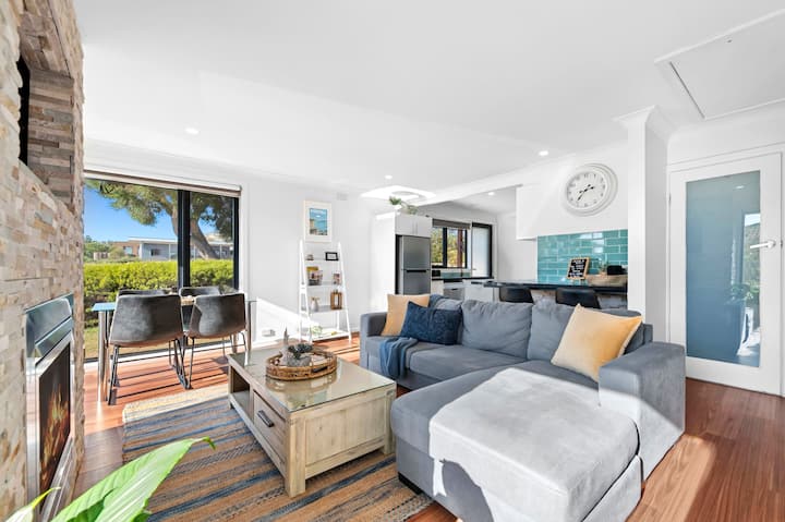 Bliss-double Spa-gas Log Fire-outstanding Location - Mornington