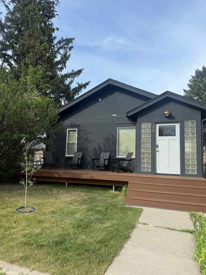 Fisherman's Bungalow  · Perfect Downtown Home - Livingston, MT