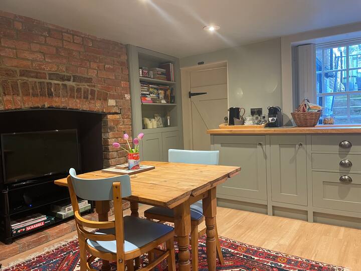 Regency Retreat: Private Parking & Courtyard - West Sussex