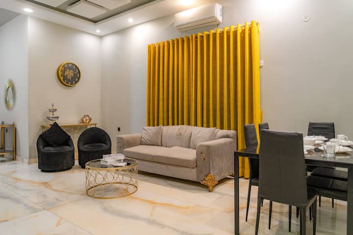 Gold Ff By La Casa – Luxury Stay + 24/7 Security - Karachi