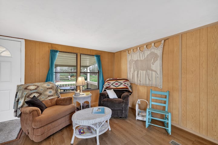 Quiet Cottage W/ Trails & Fire Pit, Pet Friendly - Luray
