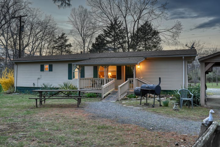 Quiet Cottage W/ Trails & Fire Pit, Pet Friendly - Luray, VA