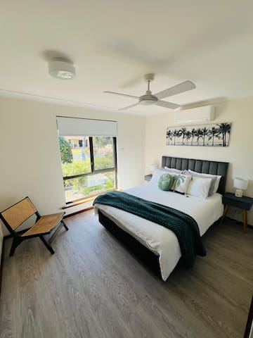 Bright clean home with parking & Wifi~Netflix