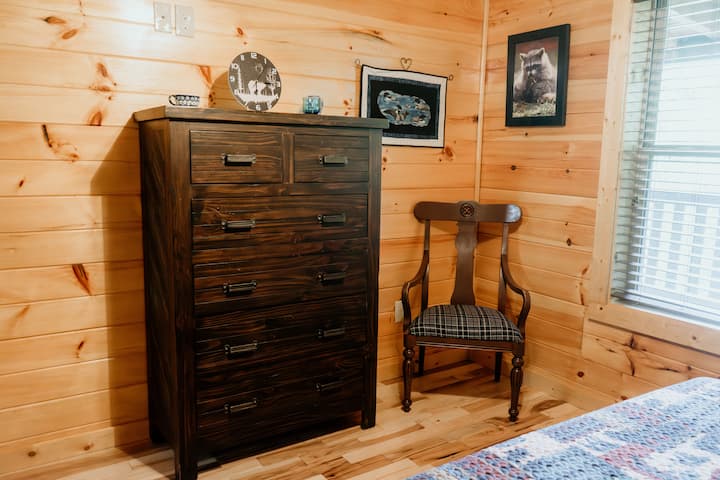 主楼层有加大双人床卧室。 