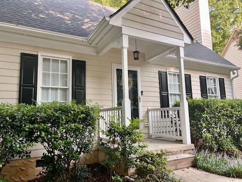 3 Bedroom/2.5 Bath Home 1-mile from Downtown Apex!