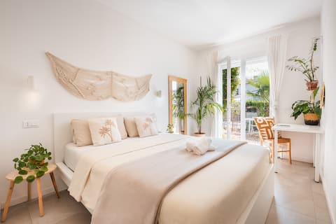 Cozy suite with garden and hot tub, near Venice